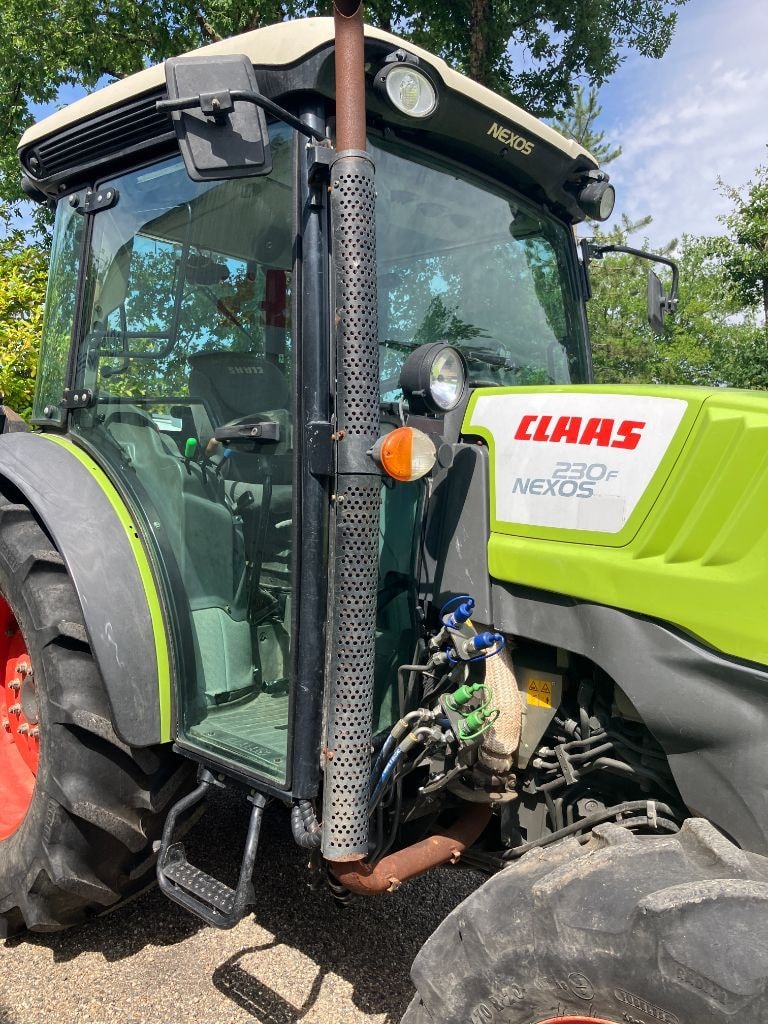 Tracteur etroit CLAAS NEXOS 230 F - photo slide 23
