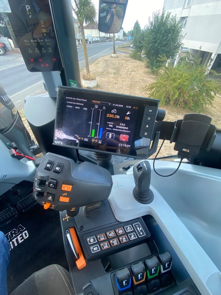 Tracteur VALTRA S376 - photo slide 9