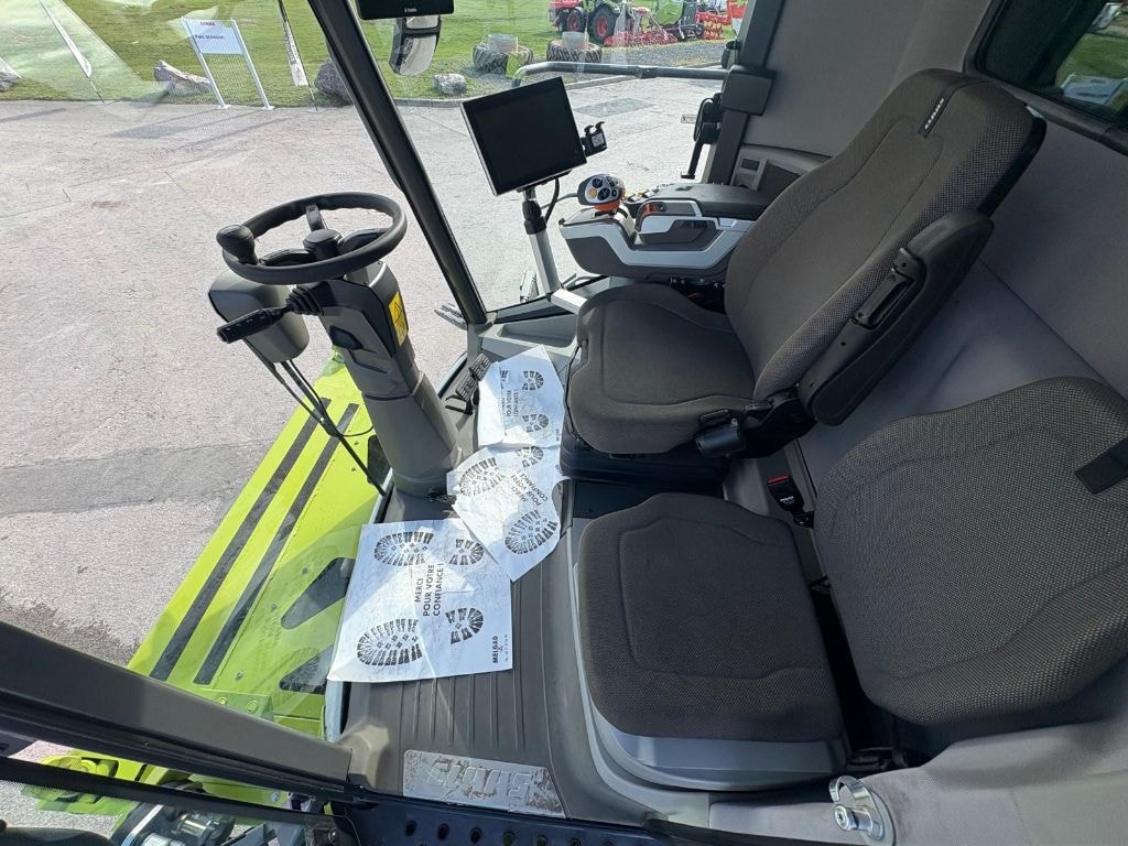 Moissonneuse CLAAS TRION 730 - photo slide 10