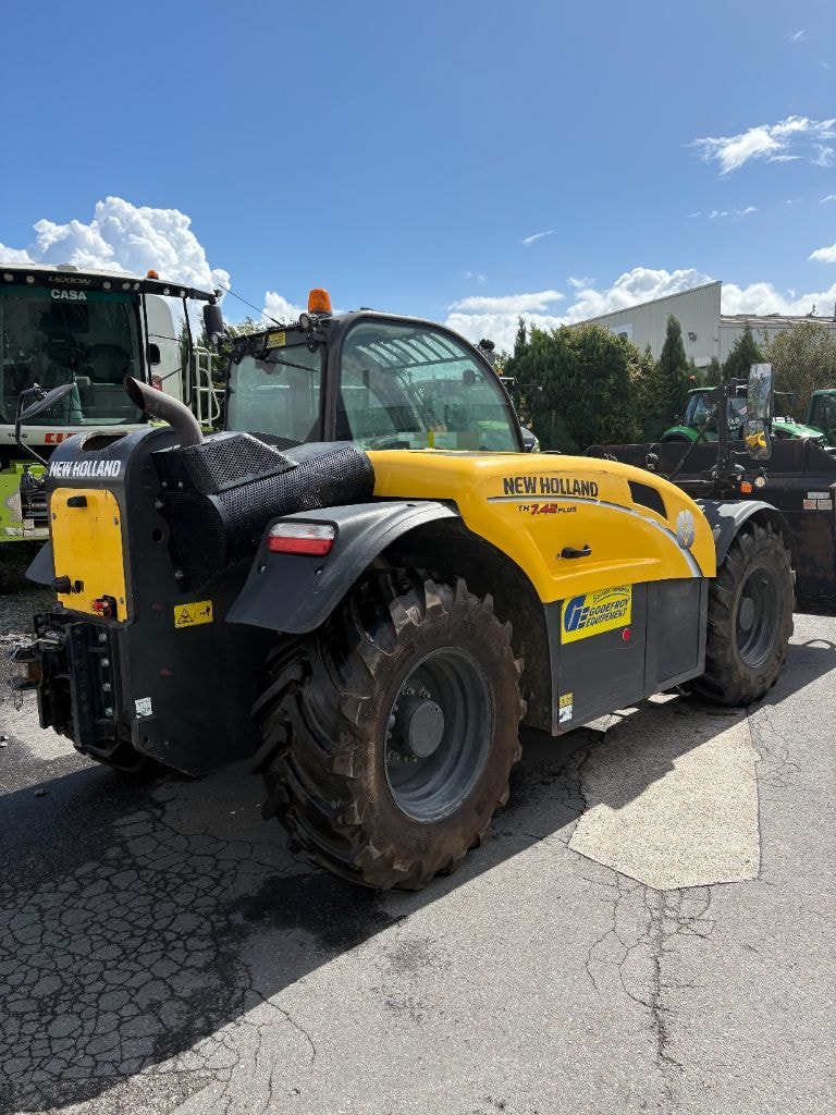 Telescopique NEW HOLLAND TH7.42 plus - photo slide 1