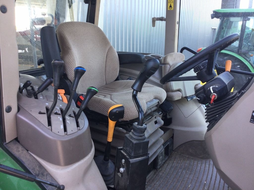 Tracteur chargeur JOHN DEERE 5100M - photo slide 25