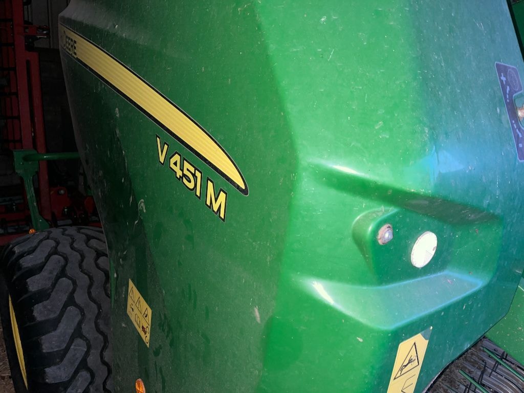 Presse balles rondes JOHN DEERE V451M - photo slide 8