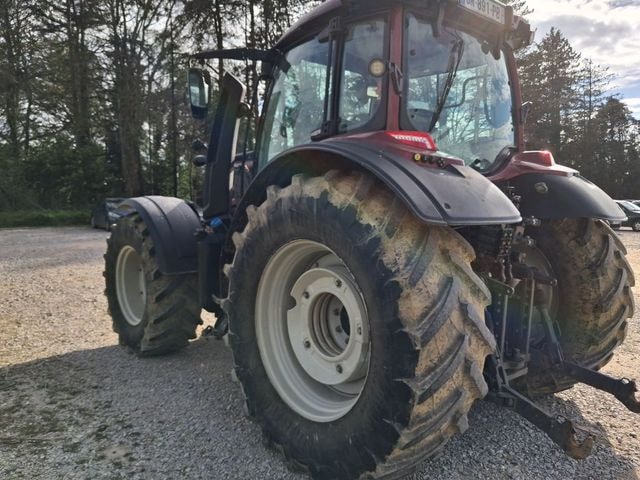 Tracteur chargeur VALTRA N 135A - photo slide 9
