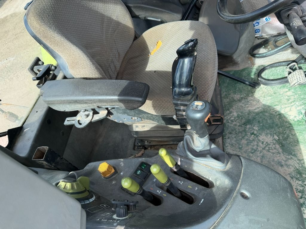 Tracteur chargeur CLAAS ARION 610 C - photo slide 9