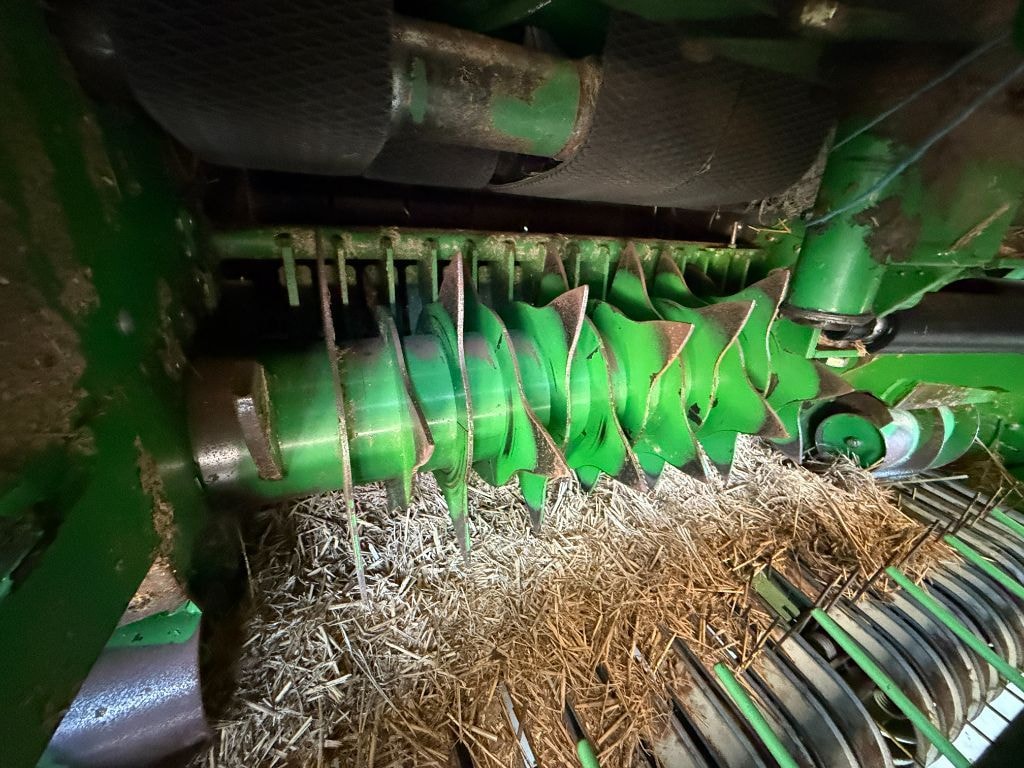 Presse balles rondes JOHN DEERE 864 - photo slide 6