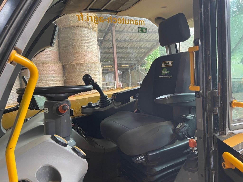 Telescopique JCB 542-70 AGRI PRO - photo slide 16