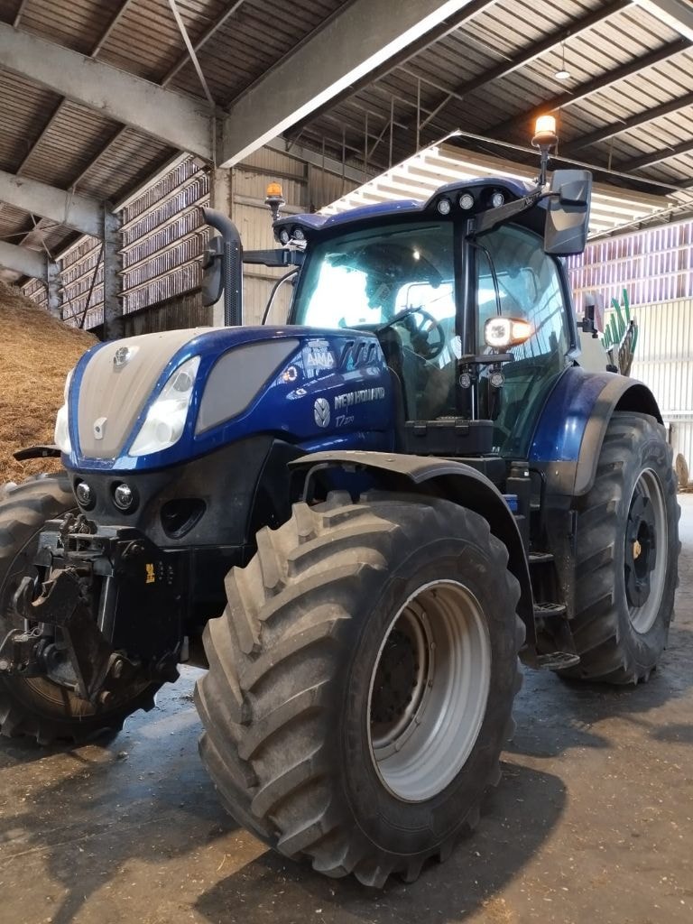Tracteur NEW HOLLAND T7.270 - photo slide 1