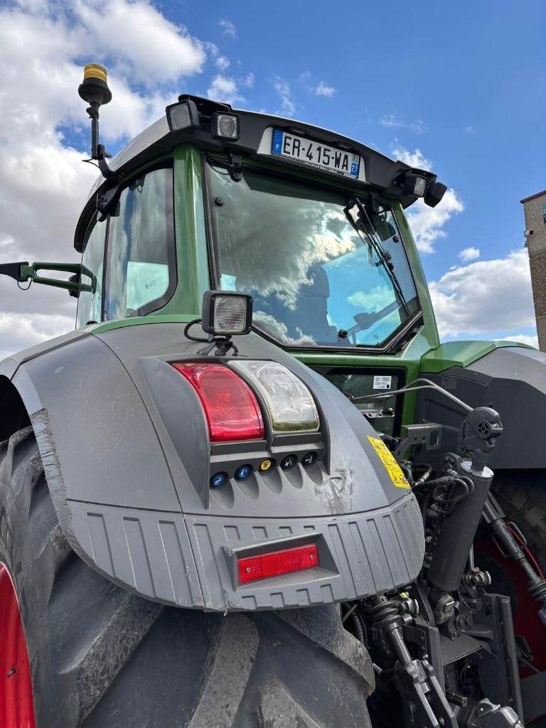 Tracteur FENDT 826 VARIO PROFI + - photo slide 13
