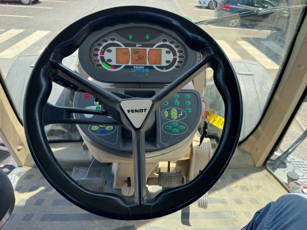 Tracteur FENDT 824 VARIO PROFI + - photo slide 25
