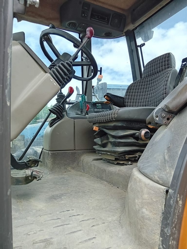 Tracteur chargeur RENAULT Ares 610 Rz - photo slide 13
