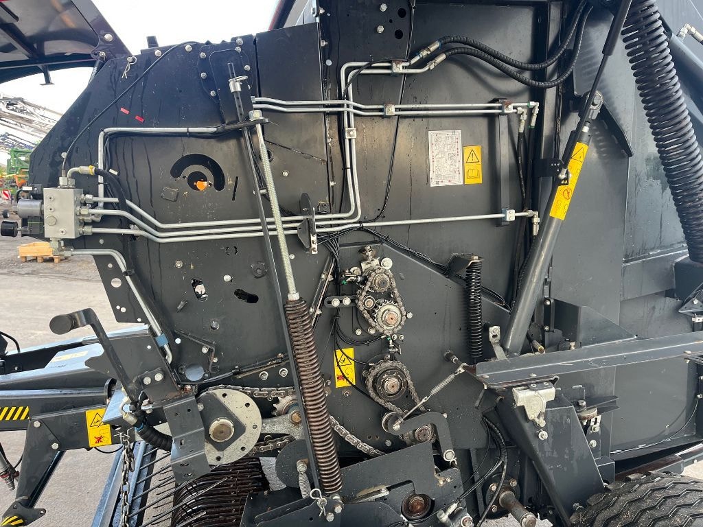 Presse balles rondes MASSEY FERGUSON RB 720 V - photo slide 15