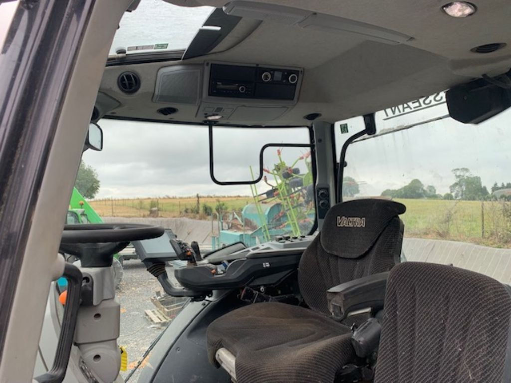 Tracteur VALTRA T214D - photo slide 5