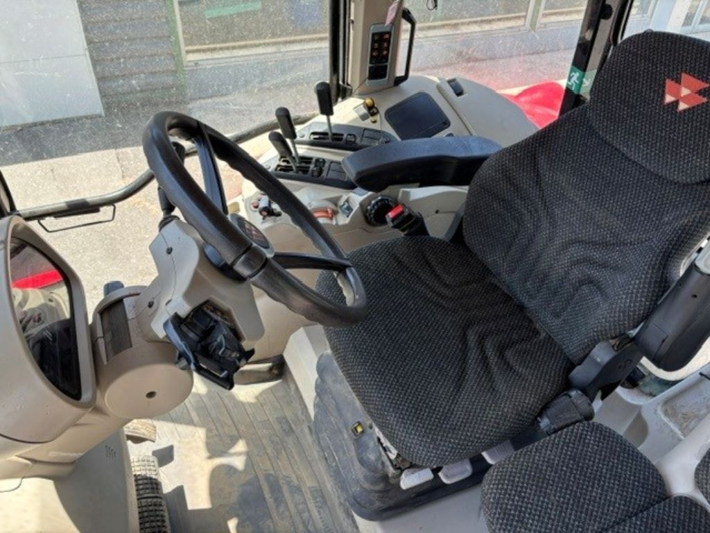 Tracteur MASSEY FERGUSON 5711 S - photo slide 5