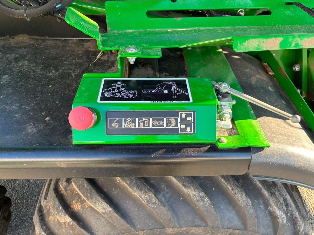 Presse enrubanneuse JOHN DEERE C441R - 25 COUTEAUX - photo slide 17