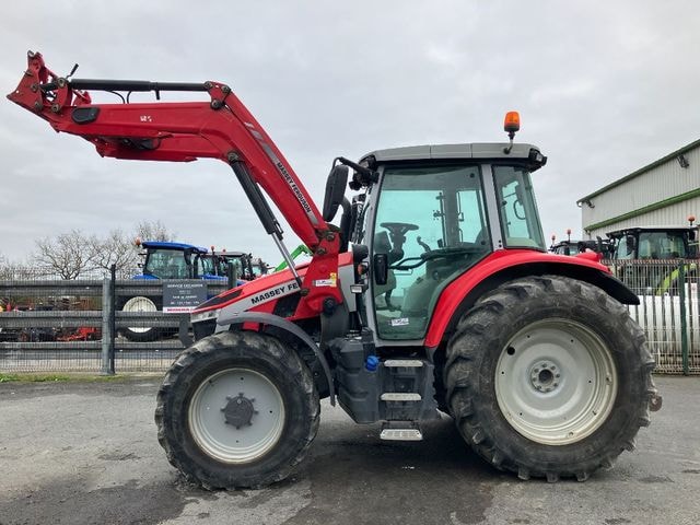 Tracteur MASSEY FERGUSON 5S 125 efficient - photo slide 9