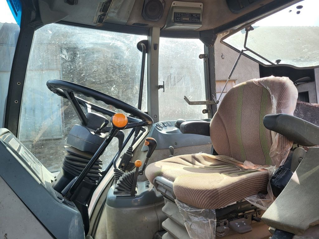 Tracteur chargeur CASE IH CX 80 - photo slide 5