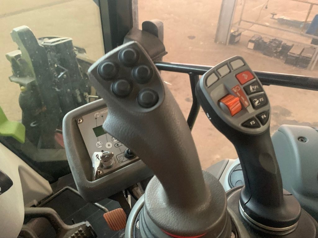 Tracteur CLAAS ARION 410 - STAGE V T - photo slide 13