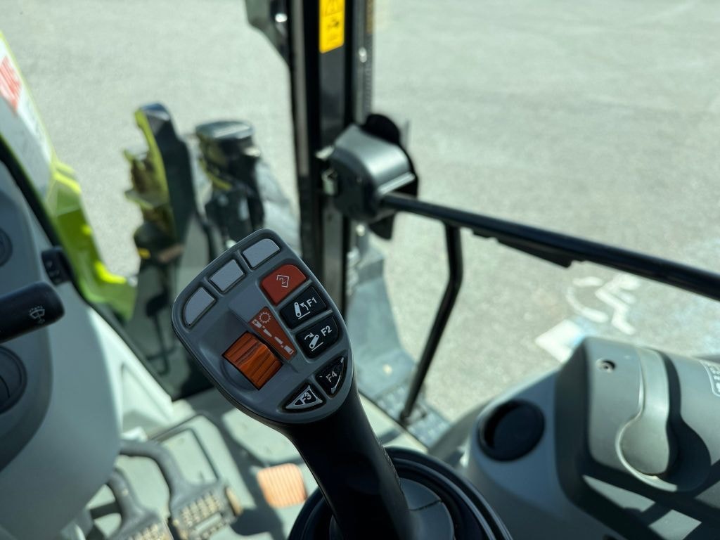 Tracteur CLAAS ARION 420 CLASSIC TB - photo slide 12