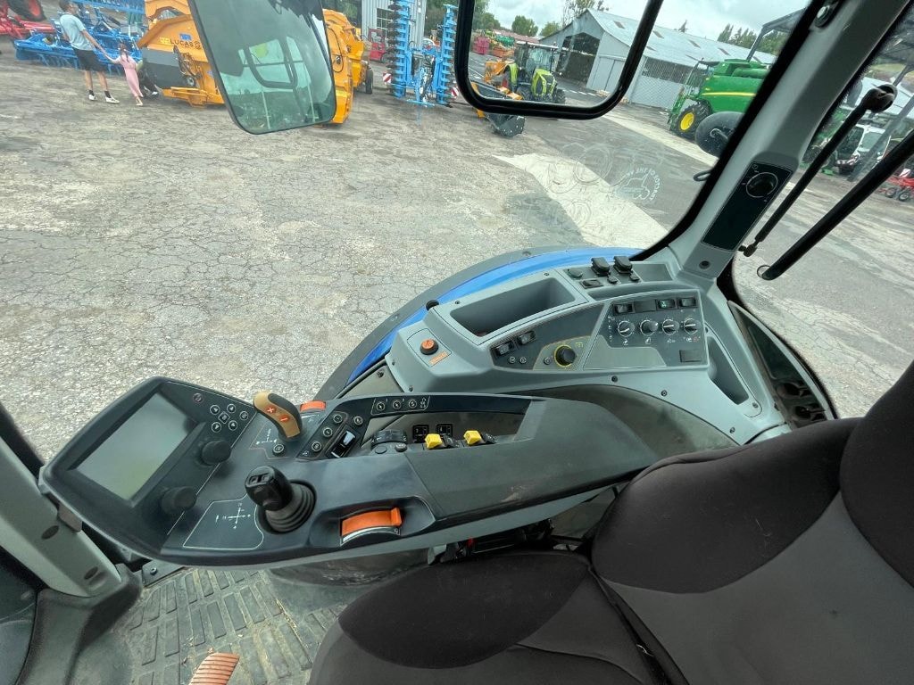 Tracteur VALTRA N 154 V - photo slide 5
