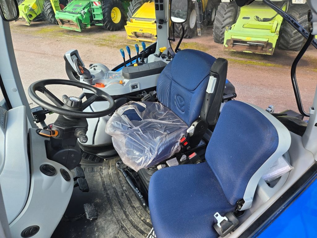 Tracteur NEW HOLLAND T6.145 DC - photo slide 3