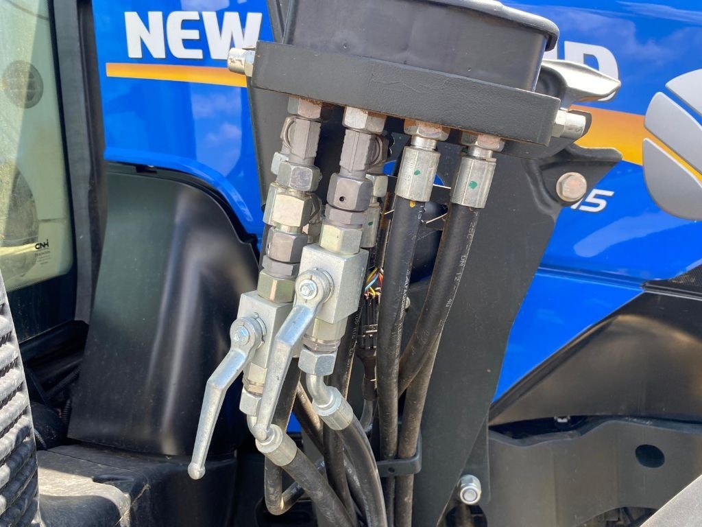 Tracteur NEW HOLLAND T6.145 - photo slide 23