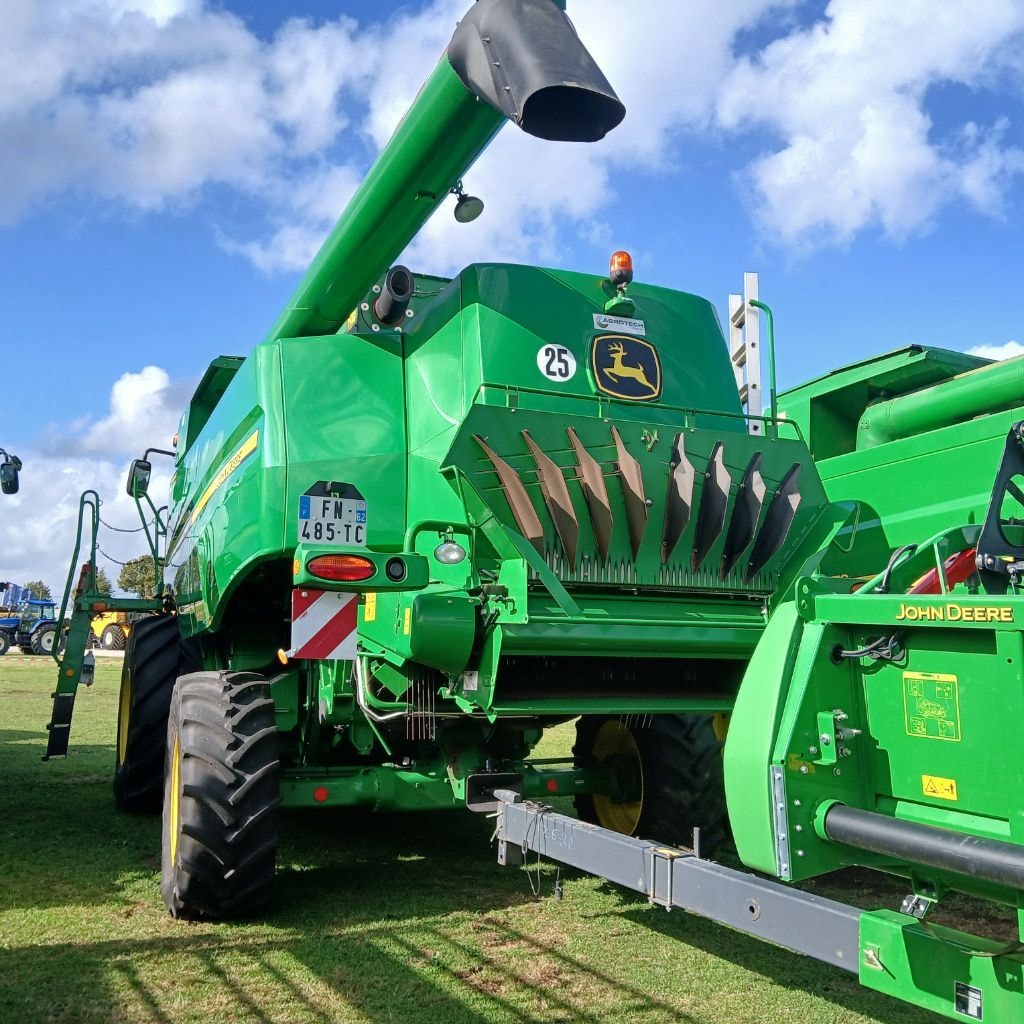 Moissonneuse JOHN DEERE T550 HM - photo slide 13