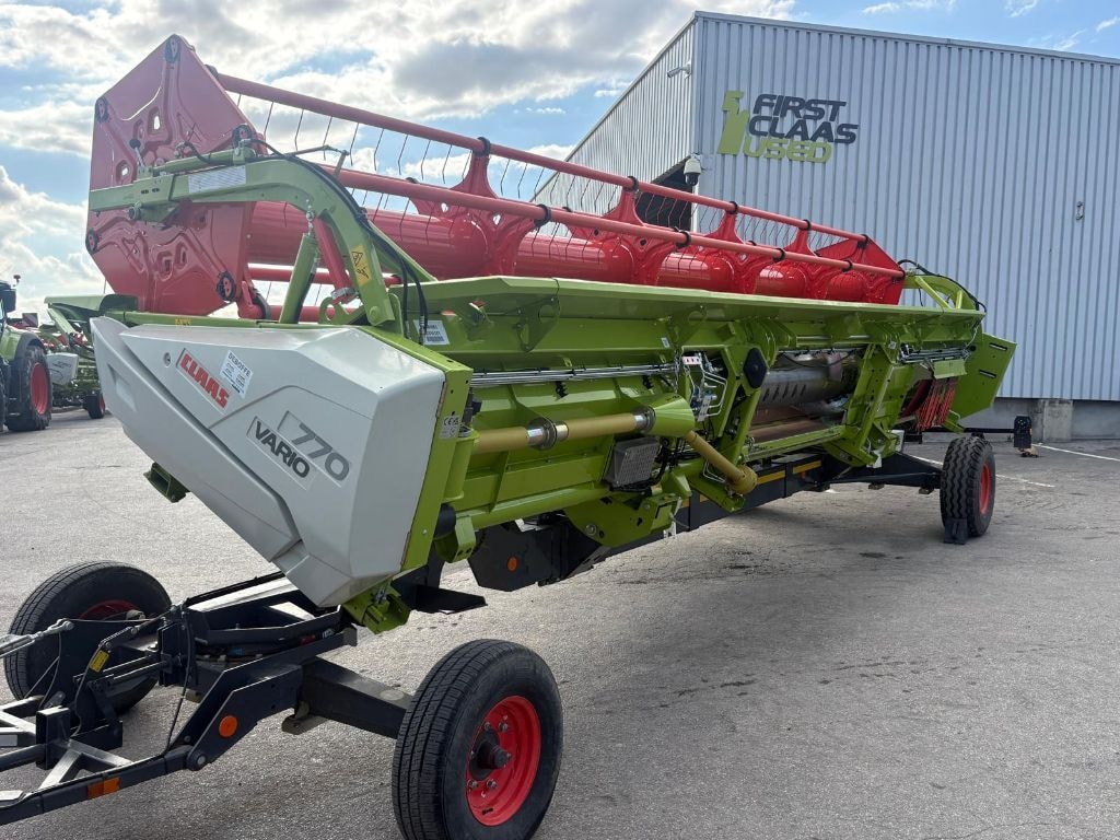 Moissonneuse CLAAS TRION 730 - photo slide 23