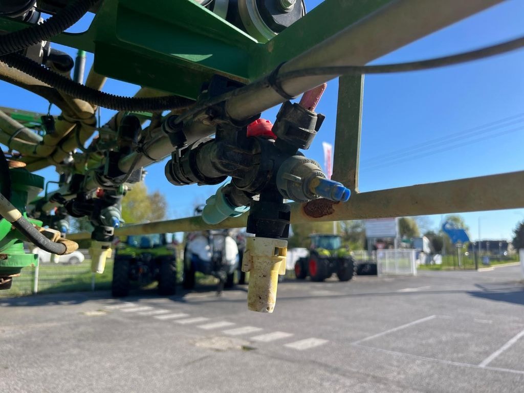 Pulverisateur automoteur JOHN DEERE R4040i - photo slide 18