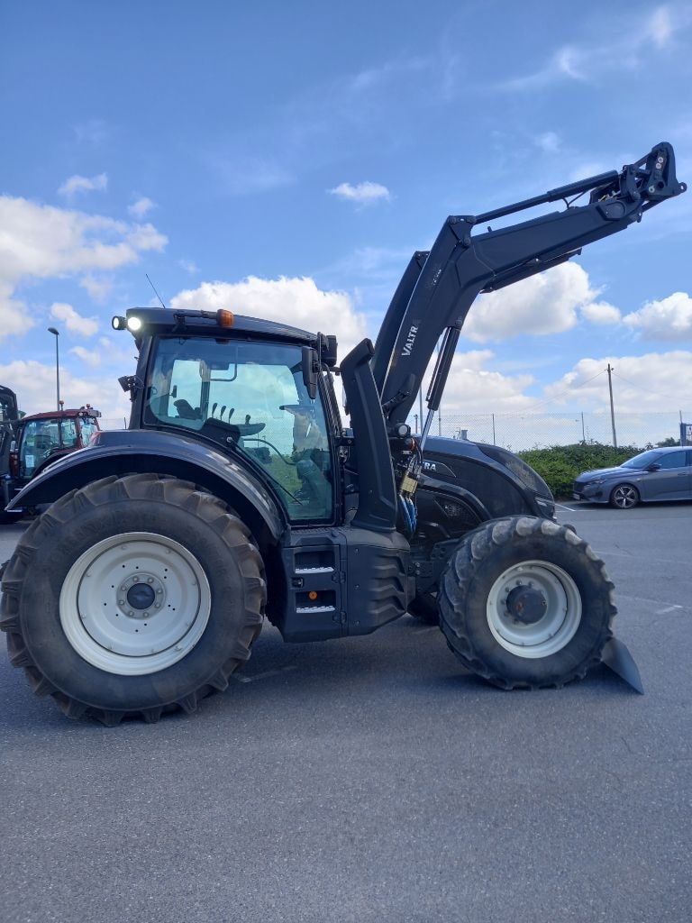 Tracteur chargeur VALTRA T 154 Hi - photo slide 7