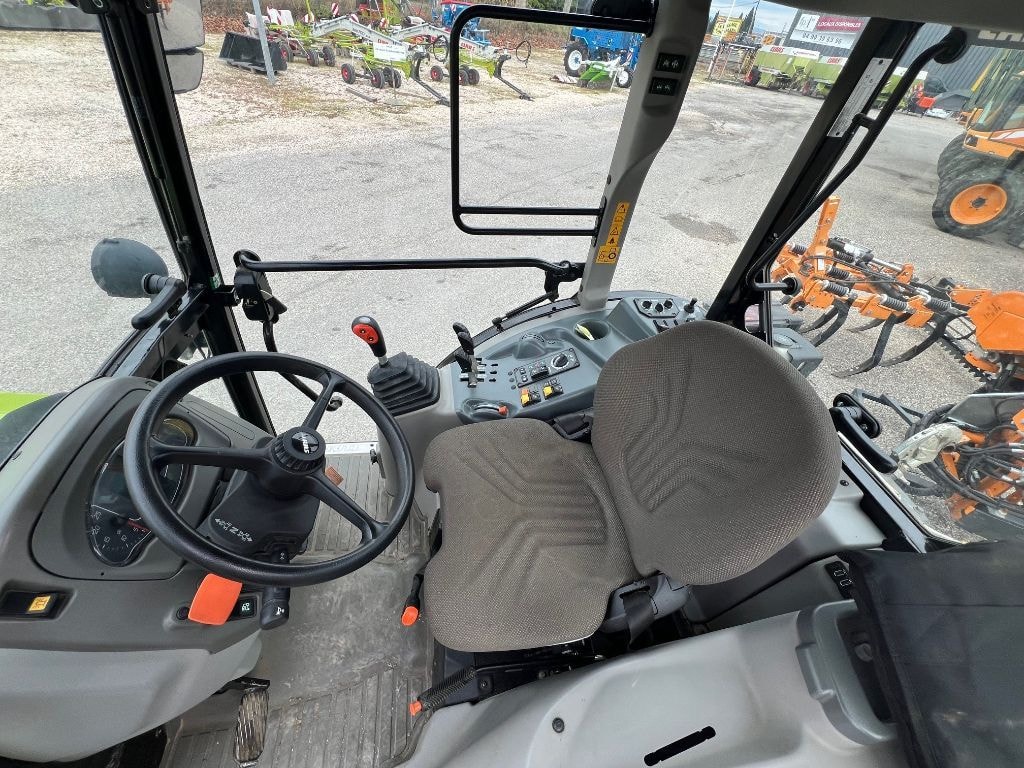 Tracteur CLAAS Nexos 240 m - photo slide 12