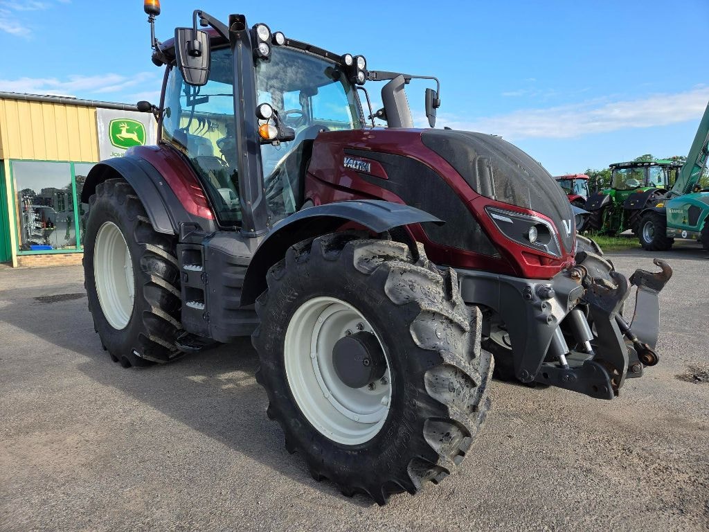 Tracteur VALTRA T154 H - photo slide 9