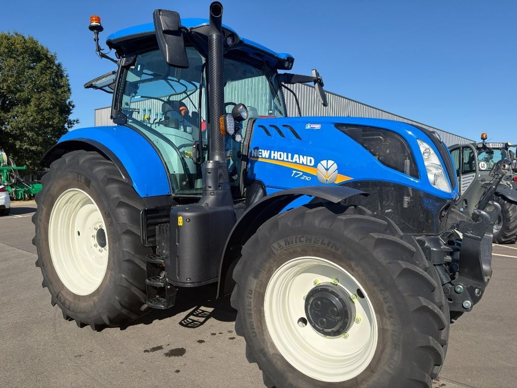 Tracteur NEW HOLLAND T7.210 - photo slide 1