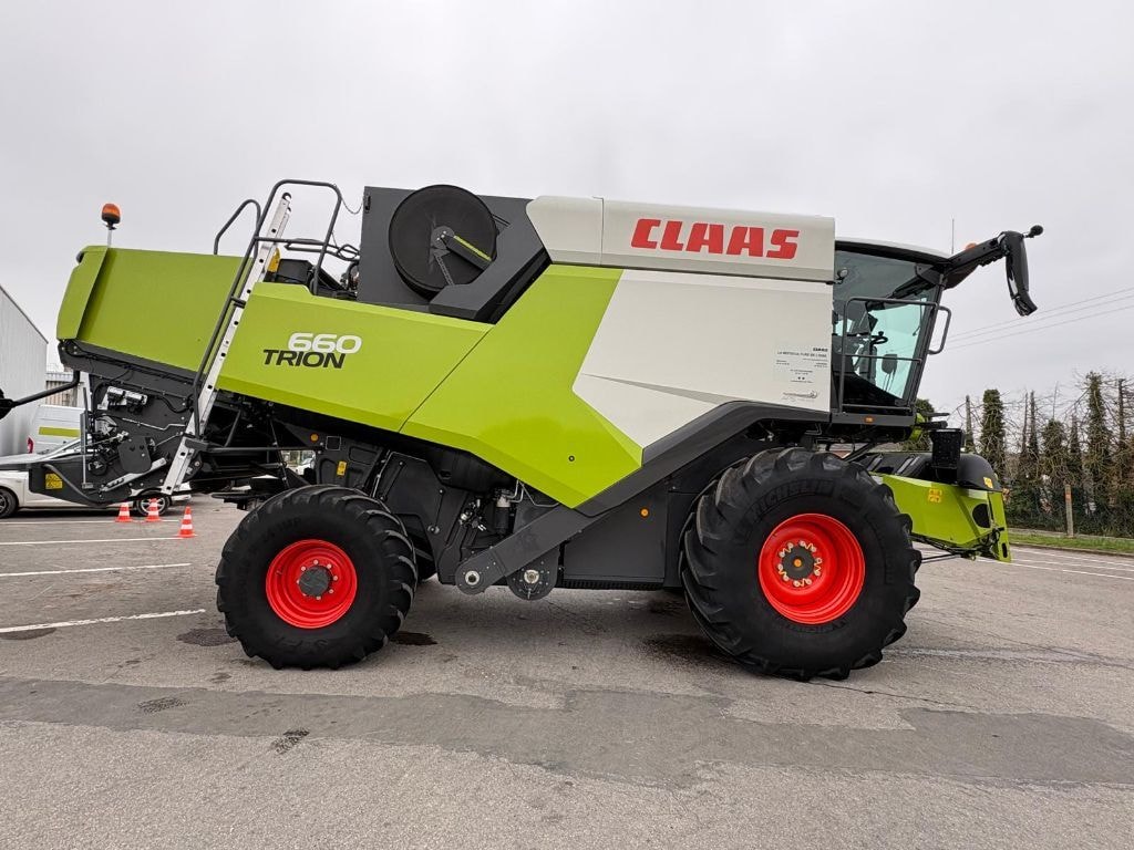 Moissonneuse CLAAS TRION 660 - photo slide 8