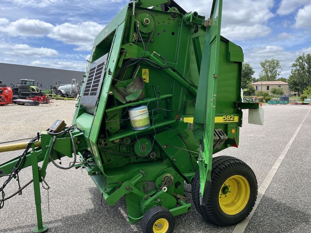 Presse balles rondes JOHN DEERE 582 - photo slide 7