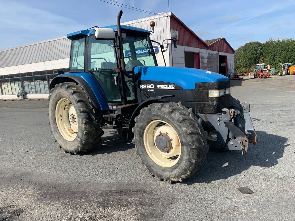 Tracteur NEW HOLLAND 8260 - photo slide 3