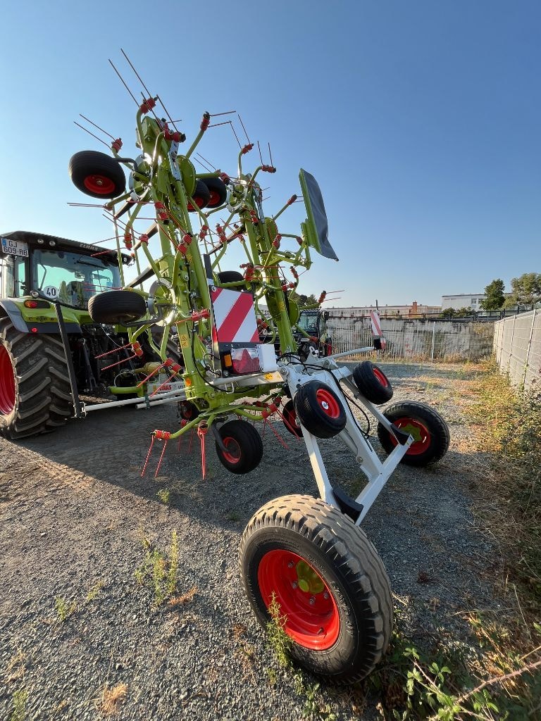 Faneuse CLAAS VOLTO 1100 T - photo slide 2