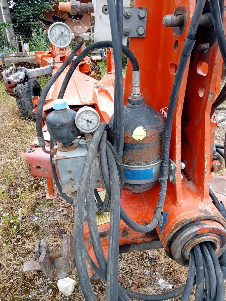 Charrue KUHN VARI MASTER 151 - photo slide 4