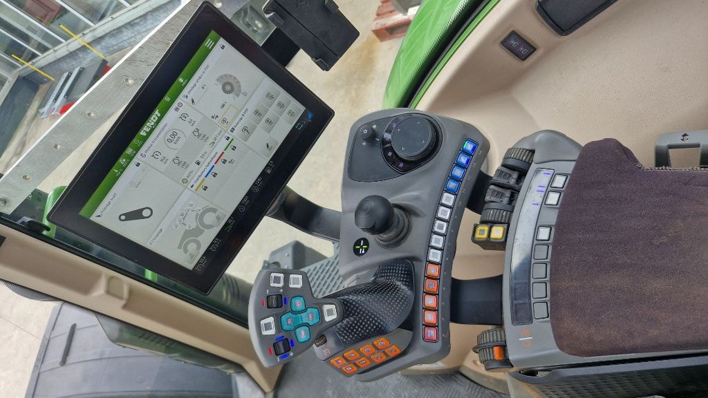 Tracteur FENDT 718 VARIO POWER - photo slide 11