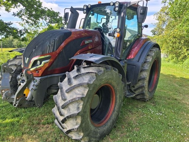Tracteur VALTRA T215 - photo slide 1