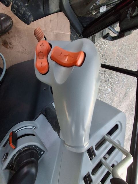 Tracteur VALTRA A105H - photo slide 16