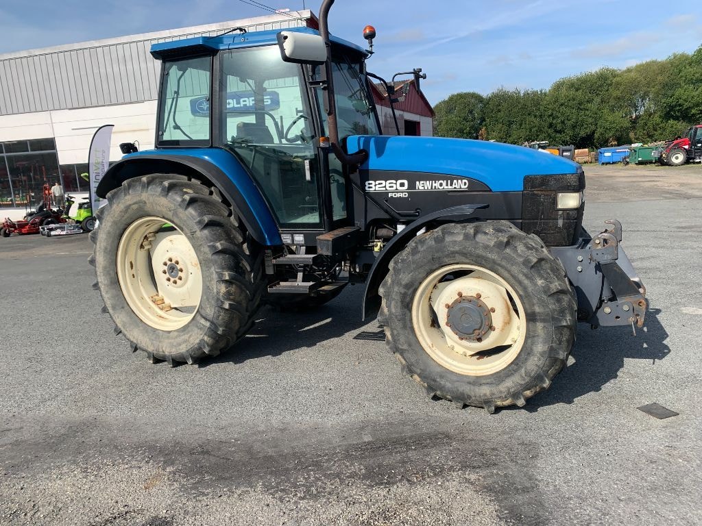 Tracteur NEW HOLLAND 8260 - photo slide 11