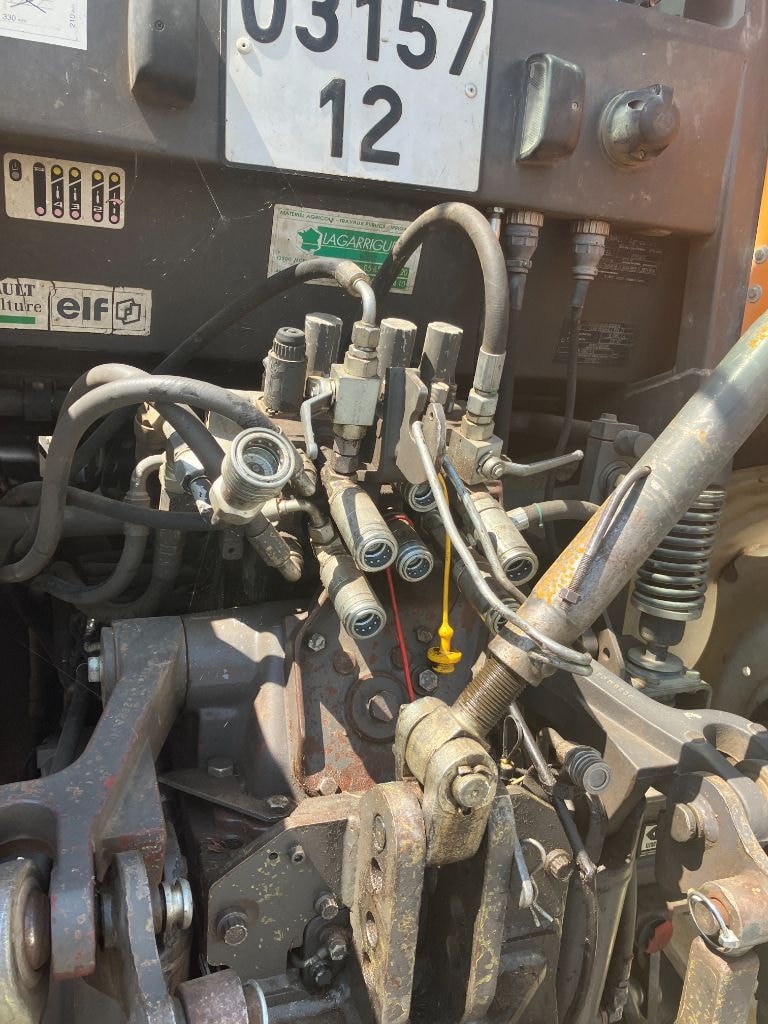 Tracteur chargeur RENAULT ARES 610 RZ - photo slide 18