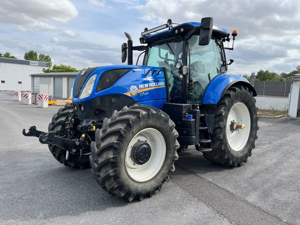 Tracteur NEW HOLLAND T7.225 - photo slide 1
