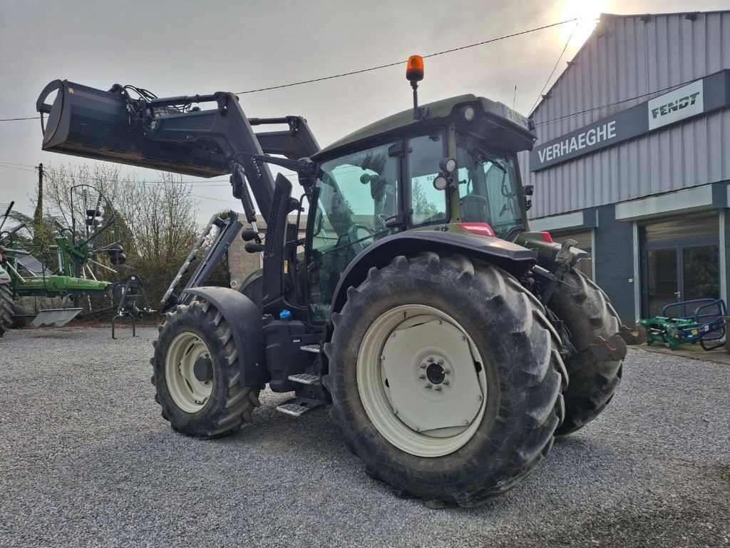 Tracteur VALTRA G135 - photo slide 3