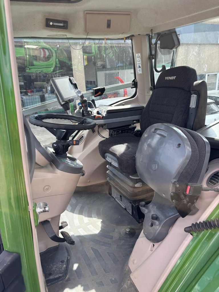 Tracteur FENDT 826 VARIO PROFI + - photo slide 6