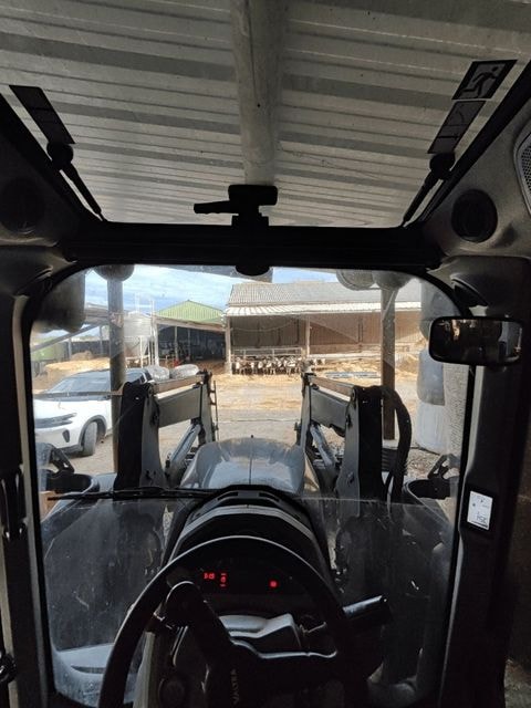 Tracteur VALTRA N134A - photo slide 4