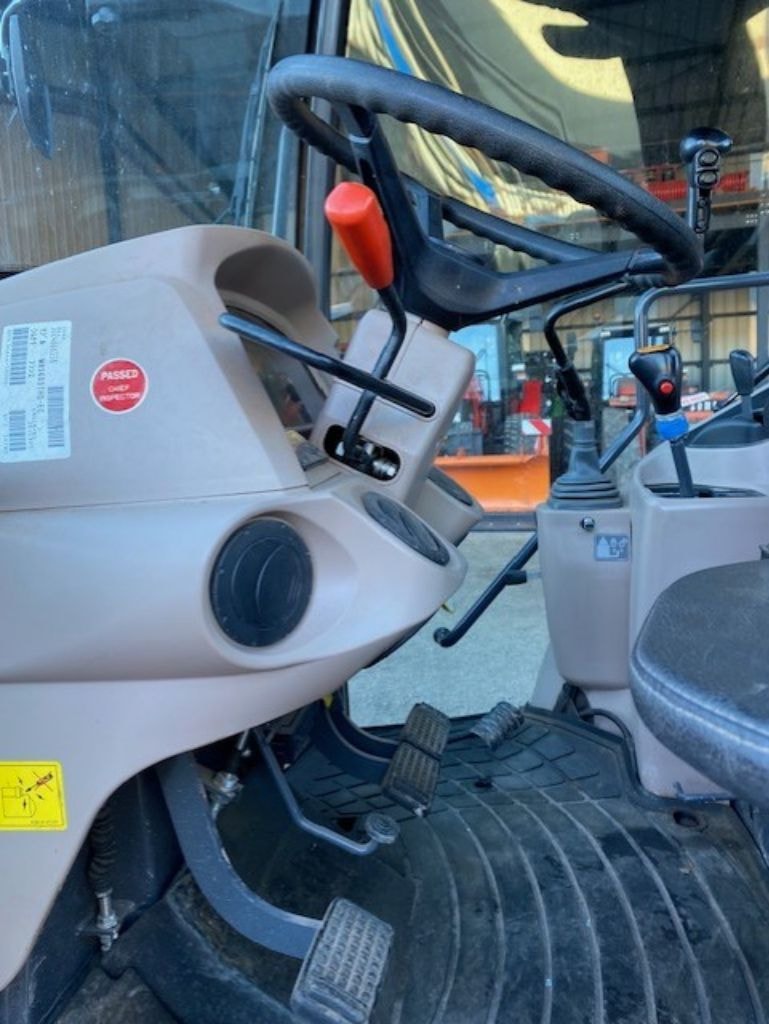 Tracteur KUBOTA M 8560 - photo slide 7