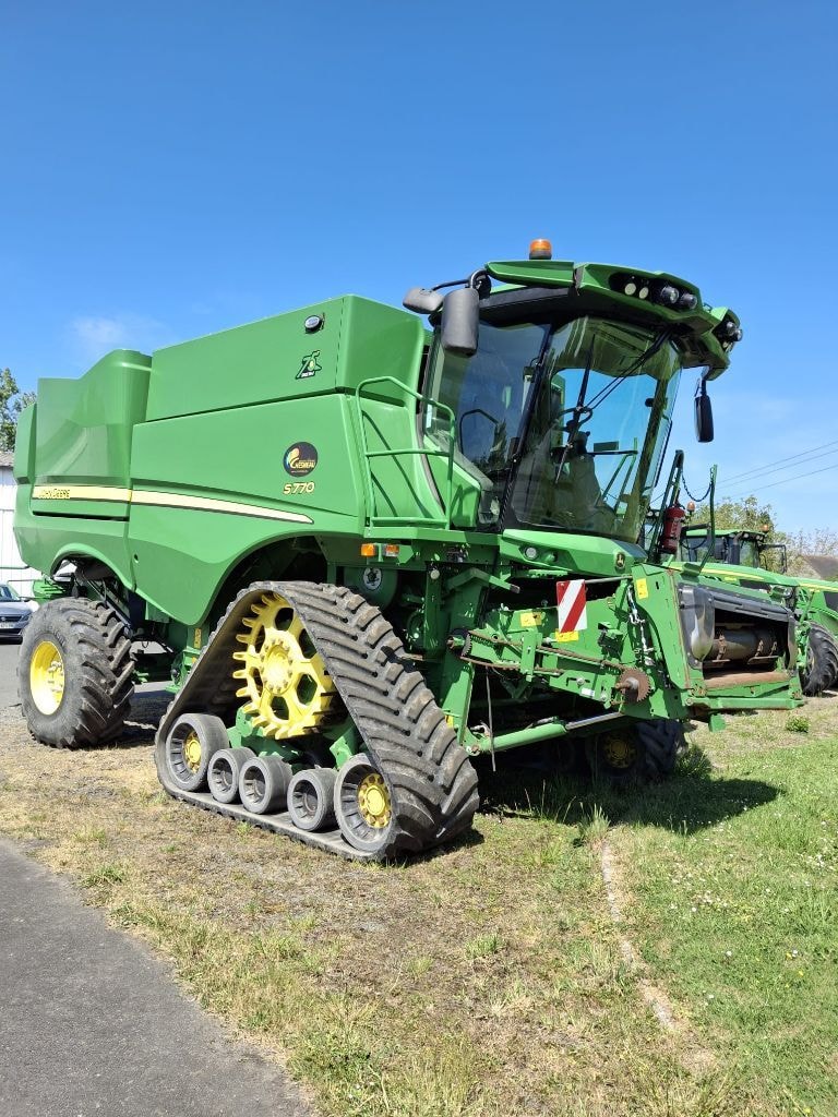 Moissonneuse JOHN DEERE S770 - photo slide 2