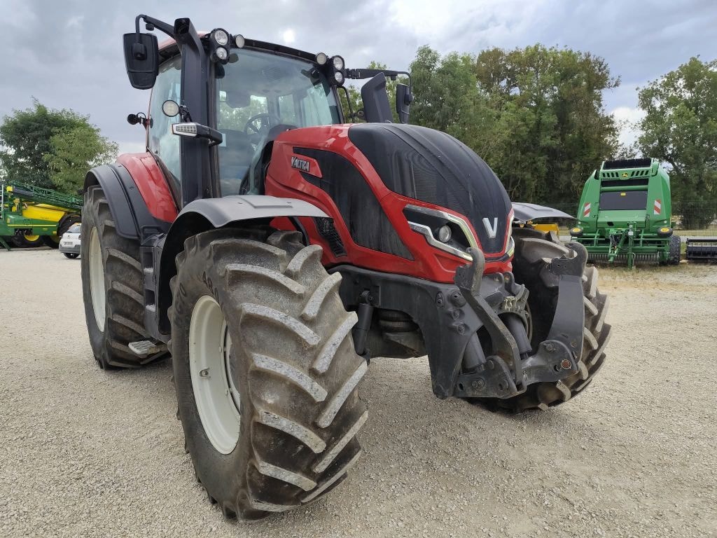 Tracteur VALTRA T155 - photo slide 2