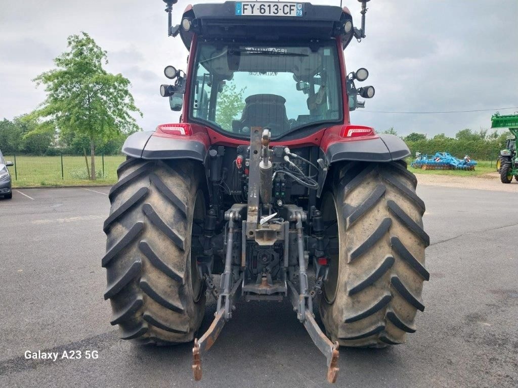 Tracteur VALTRA G135 - photo slide 5